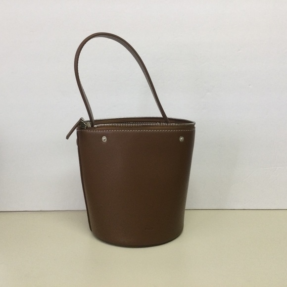 Vasic Eden Leather Bucket Bag - Picture 6 of 15